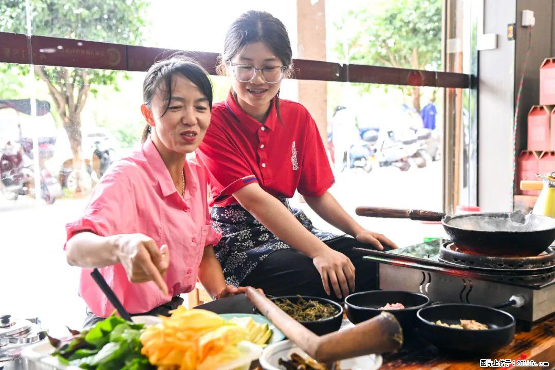 全网追的“扁担女孩”，找了一份暑假工，时薪12元 - 漯河生活资讯 - 漯河28生活网 luohe.28life.net